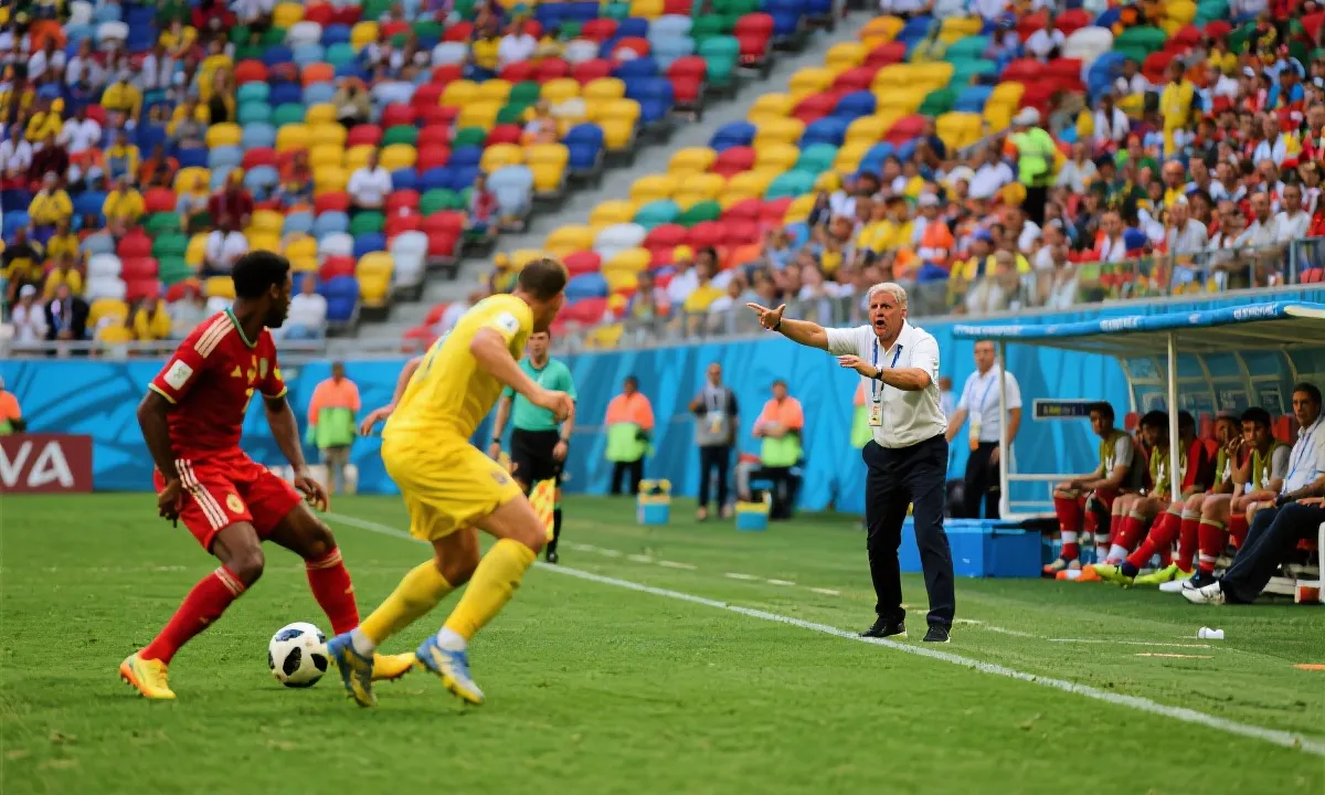 世界杯球员在紧张密集赛程下进行激烈对抗与战术调整的场景